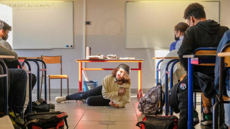 Douce France   Julie Bertin & Jade Herbulot  Le Birgit Ensemble _dans les établissements scolaires