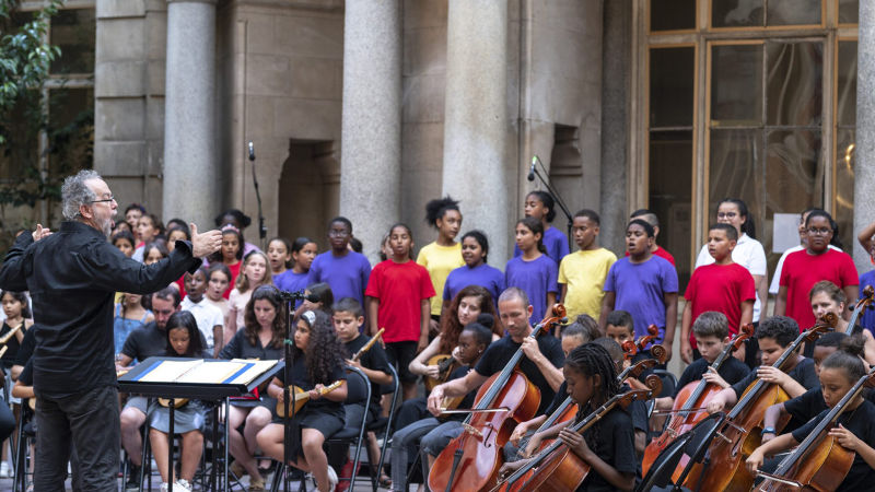 5 mélodies populaires  Ensemble C Barré - Alexandros Markeas _ avec les écoles élémentaires de la Busserine, des Flamants et du collège Pythéas.  