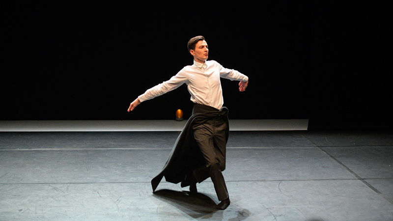About Love and Death  (élégie pour Raimund Hoghe)  Emmanuel Eggermont   L'Anthracite  